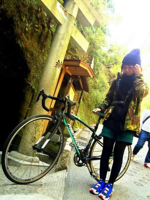 自転車×ファッション、スカートでOK？ 動きやすくてオシャレな秋のサイクリングコーデ