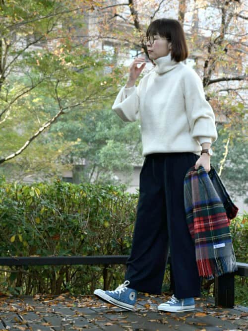 大人可愛いビビッドカラースニーカー×トレンドアイテムでつくるコーデスタイル! 大人可愛いビビッドカラースニーカー×トレンドアイテムでつくるコーデスタイル!