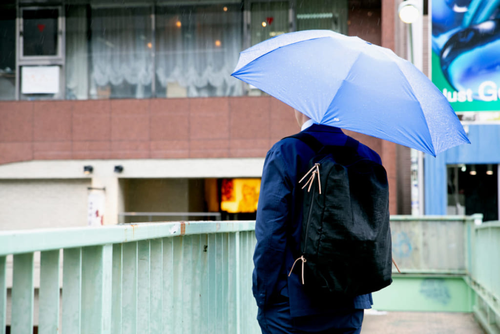 雨の日こそ快適に過ごす！ビジネスマンの雨対策グッズ５選