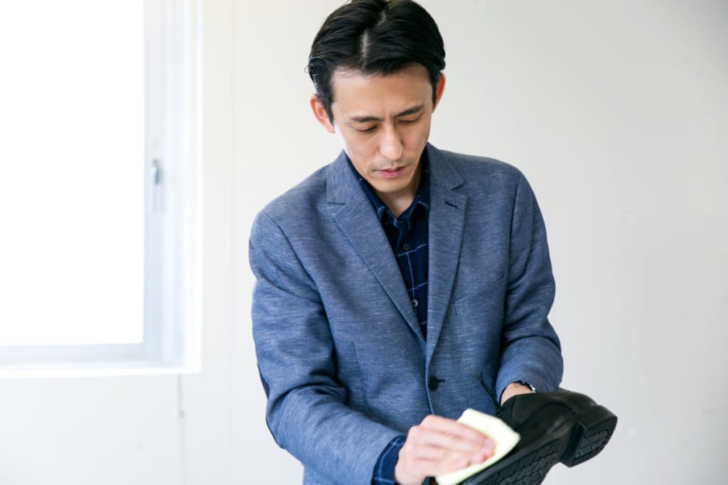 専門家に学ぶ！ 革靴を長く履くために……休日のしっかりケア
