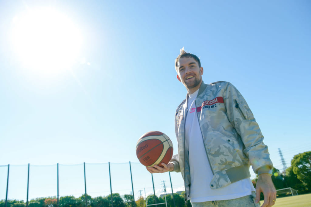 ピンクスニーカーに合うファッションは アルバルク東京 ザック バランスキー選手 Bリーグ ファッションの密な関係vol 40