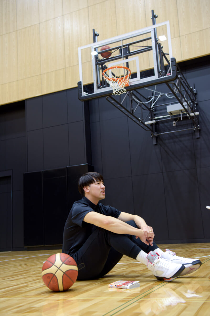 流川楓のエアジョーダン5で登場。山崎稜選手×SLAM DUNK【Bリーガー