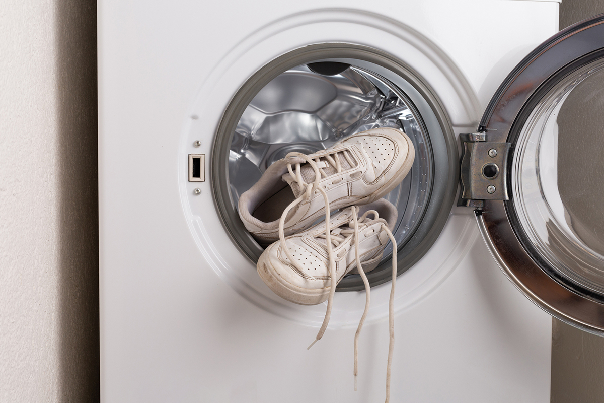 【素材別】白スニーカーの洗い方は？ 汚れの落とし方を知ってきれいな状態を保とう！
