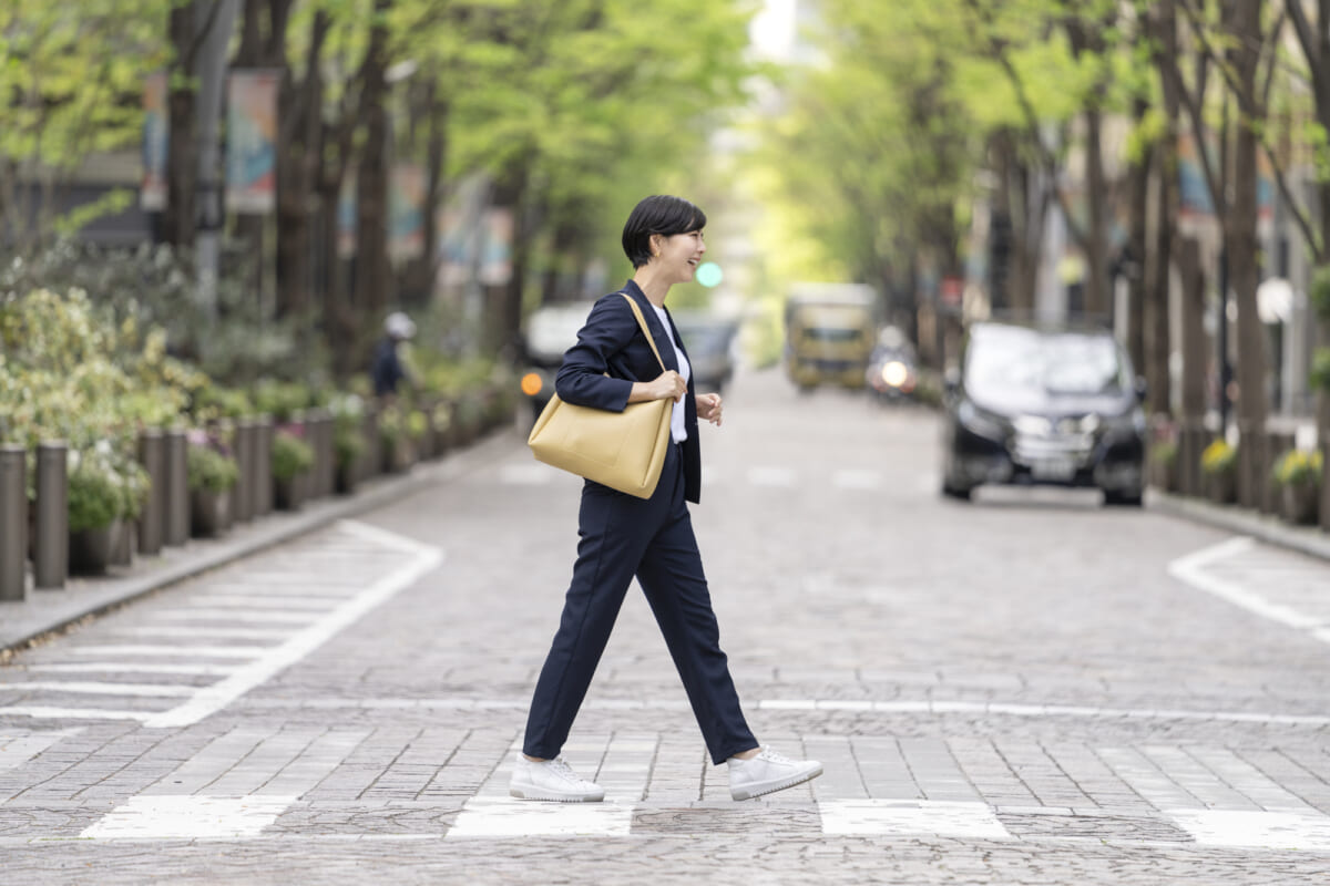 靴で足が痛くなる原因は？ 部位別の対処法と靴選びのポイントを解説！