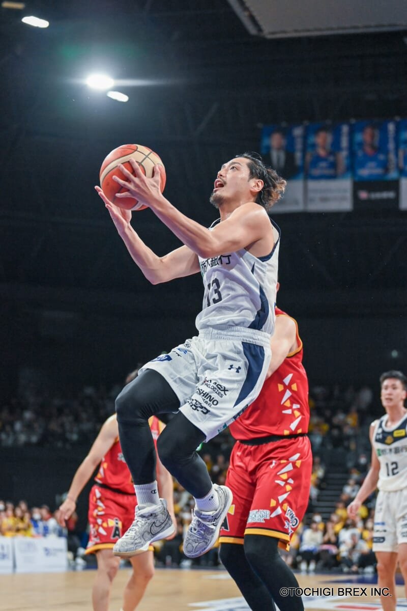 「スニーカー選びは、奥さんの意見を尊重する」 宇都宮ブレックス アイザック・フォトゥ選手＜Bリーグ×ファッションの密な関係Vol.52＞