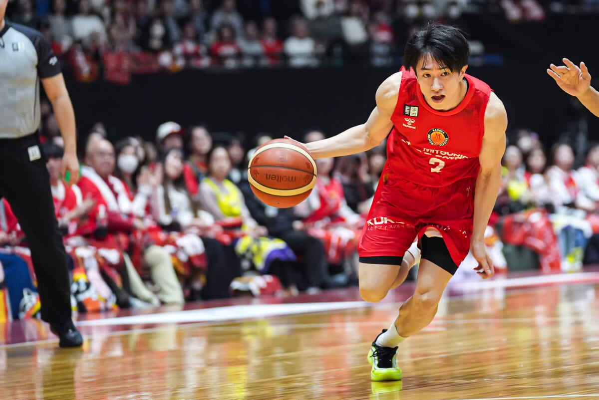 バスケ選手が取り合う“最強の悪魔の実”は？ 名古屋ダイヤモンドドルフィンズ齋藤拓実選手×ONE PIECE【Bリーガーと漫画VOL.16】