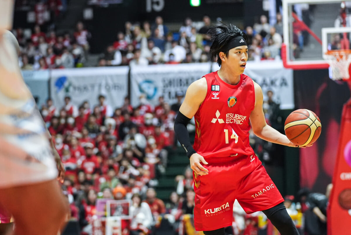 バスケ選手が取り合う“最強の悪魔の実”は？ 名古屋ダイヤモンドドルフィンズ齋藤拓実選手×ONE PIECE【Bリーガーと漫画VOL.16】