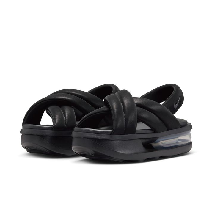 人気ネイリストが教える、NIKE厚底サンダル×フットネイル最旬バランス！ この夏のおすすめは“ぷるんと透け感”！