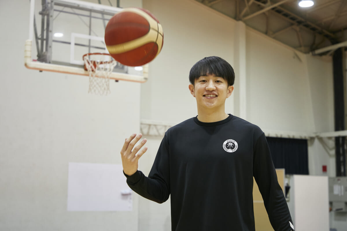バスケ選手が取り合う“最強の悪魔の実”は？ 名古屋ダイヤモンドドルフィンズ齋藤拓実選手×ONE PIECE【Bリーガーと漫画VOL.16】
