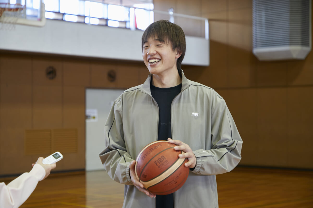 ニューバランスで決めるミニマルルック シーホース三河・西田優大選手＜Bリーグ×ファッションの密な関係Vol.57＞