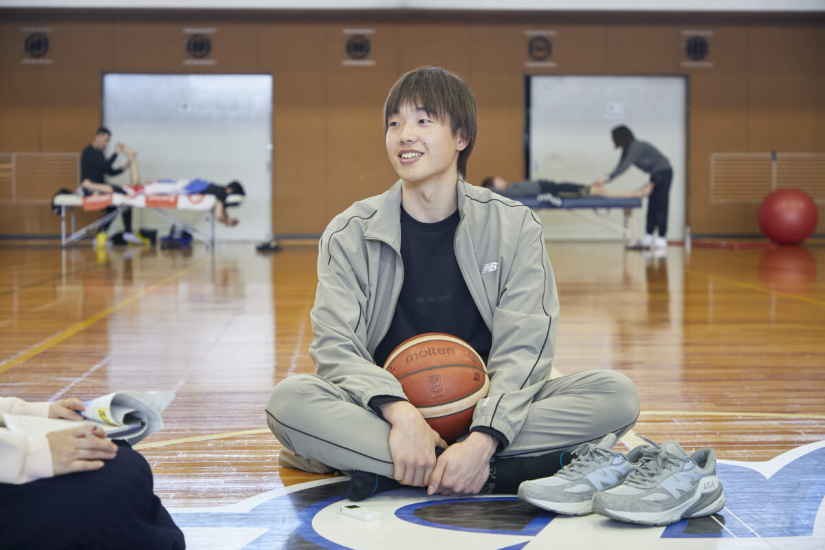 ニューバランスで決めるミニマルルック シーホース三河・西田優大選手＜Bリーグ×ファッションの密な関係Vol.57＞
