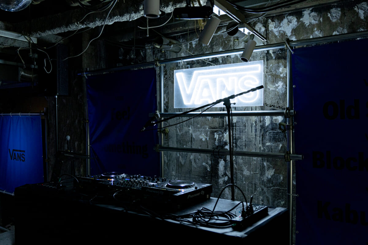 歌舞伎町で、音楽とスケートにひたる3DAYS。VANS『オールドスクール』の新たな魅力を堪能できるイベントへ