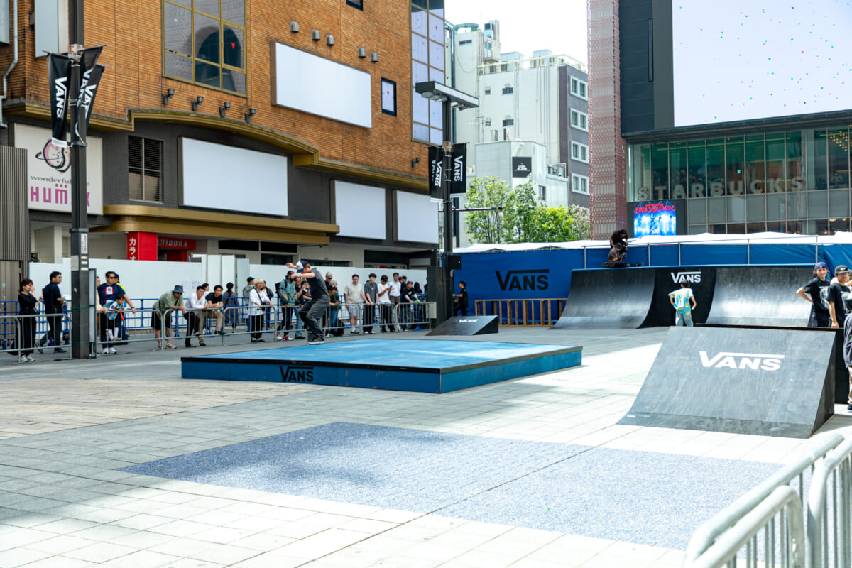 歌舞伎町で、音楽とスケートにひたる3DAYS。VANS『オールドスクール』の新たな魅力を堪能できるイベントへ