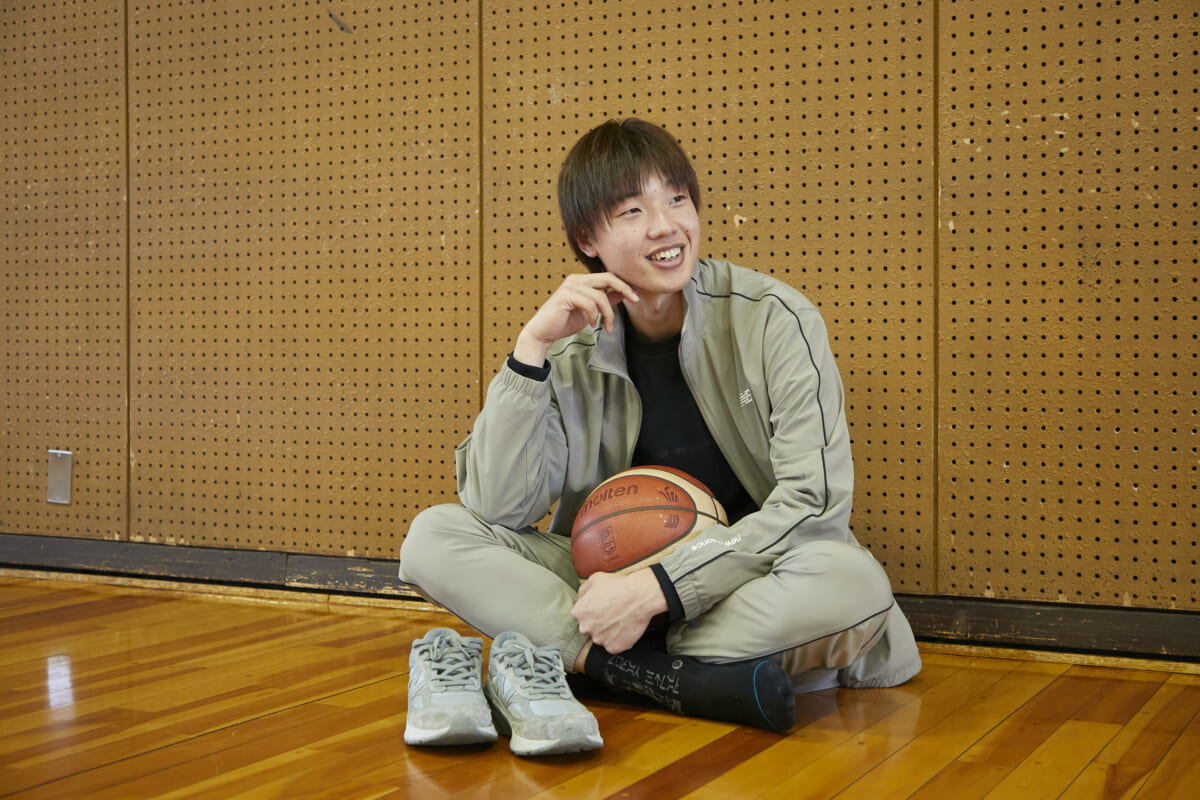 ニューバランスで決めるミニマルルック シーホース三河・西田優大選手＜Bリーグ×ファッションの密な関係Vol.57＞
