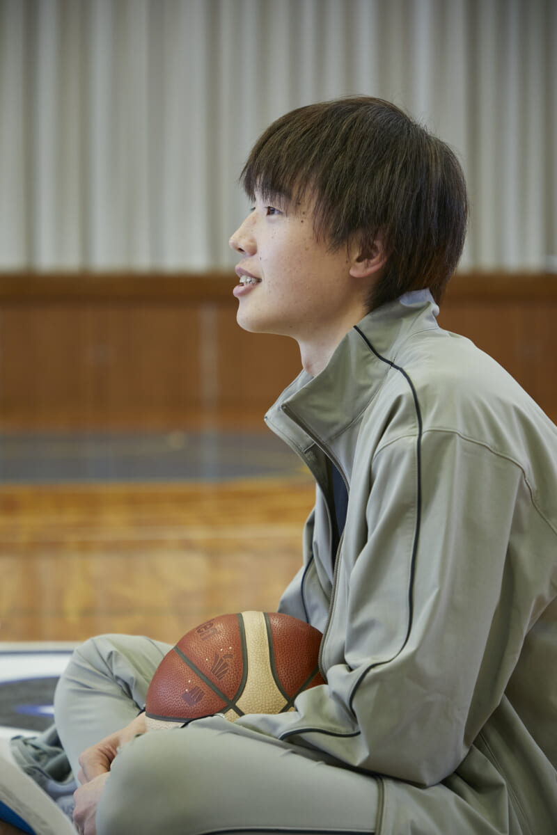 ニューバランスで決めるミニマルルック シーホース三河・西田優大選手＜Bリーグ×ファッションの密な関係Vol.57＞