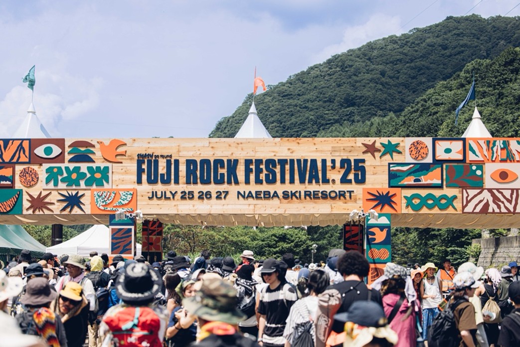 【フジロック2025足元スナップ】「機能性」も「おしゃれ」も妥協なし！ 今年の“正解シューズ”を21組に聞いてみた