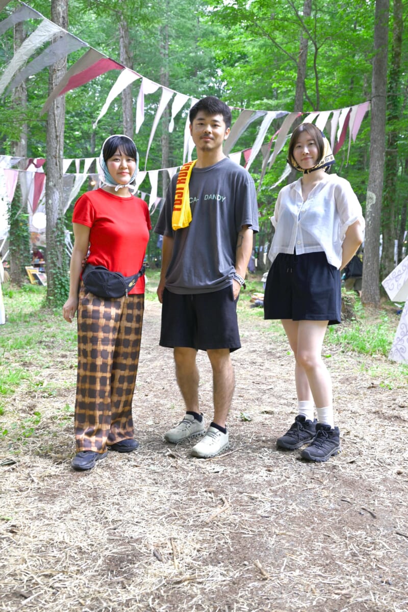 【フジロック2025足元スナップ】「機能性」も「おしゃれ」も妥協なし! 今年の“正解シューズ”を21組に聞いてみた 【フジロック2025足元スナップ】「機能性」も「おしゃれ」も妥協なし! 今年の“正解シューズ”を21組に聞いてみた