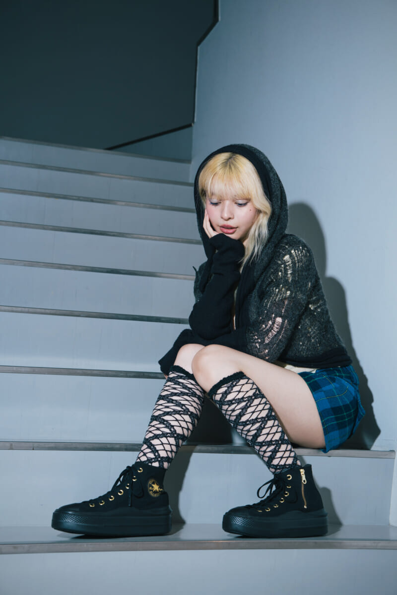 厚底スニーカーで“盛る”。あにお天湯さんがときめいた、CONVERSE 「オールスター ライト PLTS II GP Z HI」