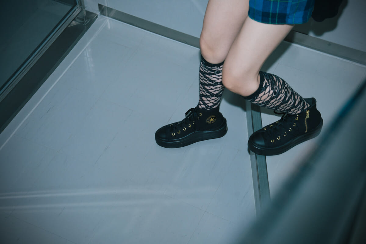 厚底スニーカーで“盛る”。あにお天湯さんがときめいた、CONVERSE 「オールスター ライト PLTS II GP Z HI」