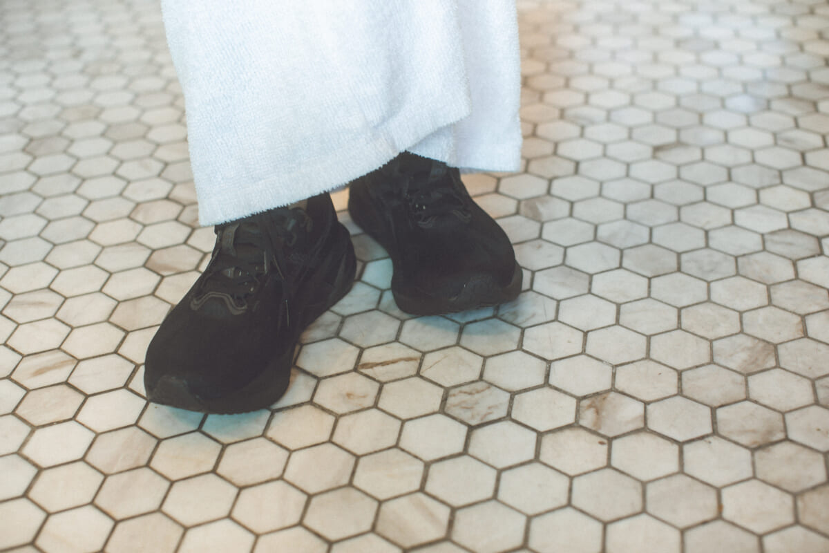 “仕事の私”から“鍛える私”へ、黒のアシックスで切り替わる【EN/ME 鶴岡】