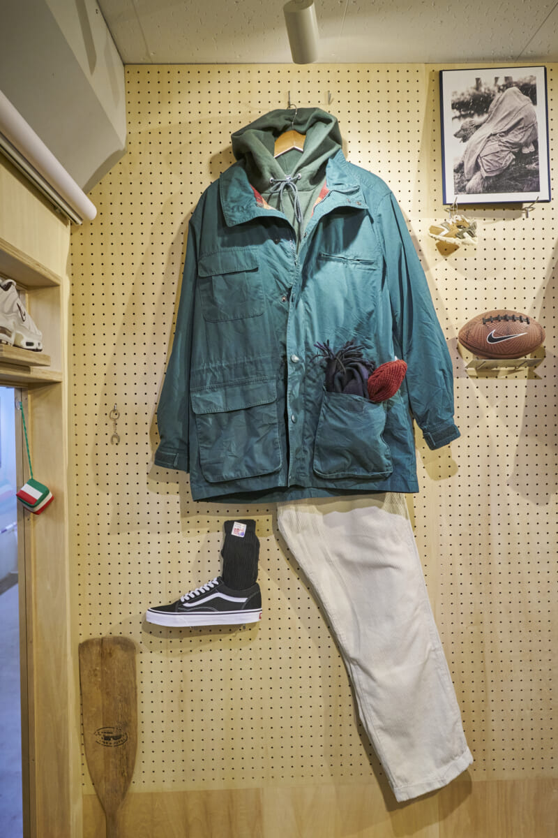 超定番モデルも“普通”で終わらせない。ネイビーブレザーストア・小林英樹さんが作るホリデースタイル