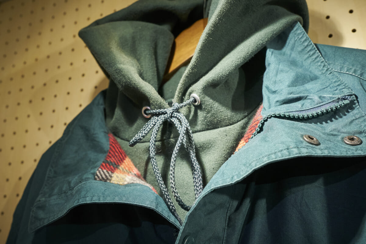 超定番モデルも“普通”で終わらせない。ネイビーブレザーストア・小林英樹さんが作るホリデースタイル