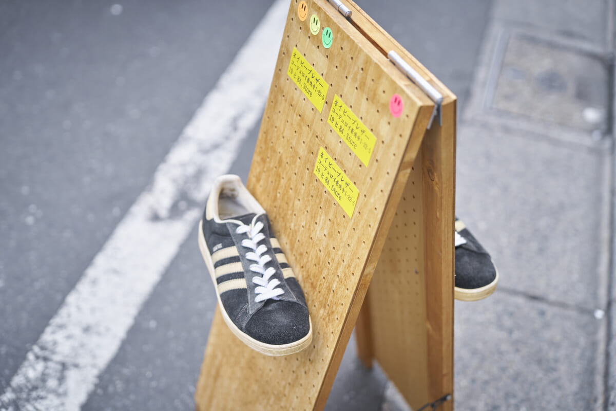 超定番モデルも“普通”で終わらせない。ネイビーブレザーストア・小林英樹さんが作るホリデースタイル