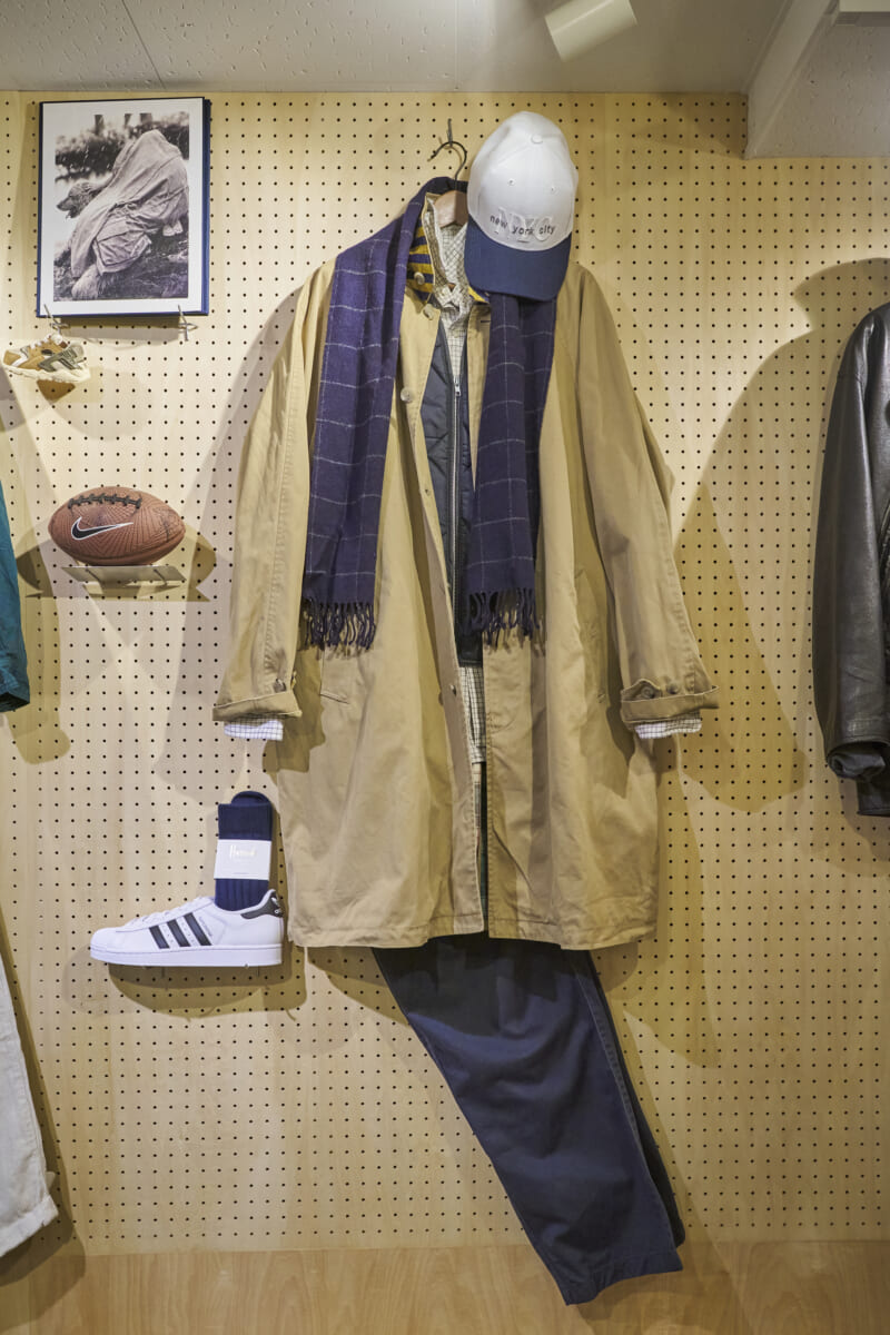 超定番モデルも“普通”で終わらせない。ネイビーブレザーストア・小林英樹さんが作るホリデースタイル