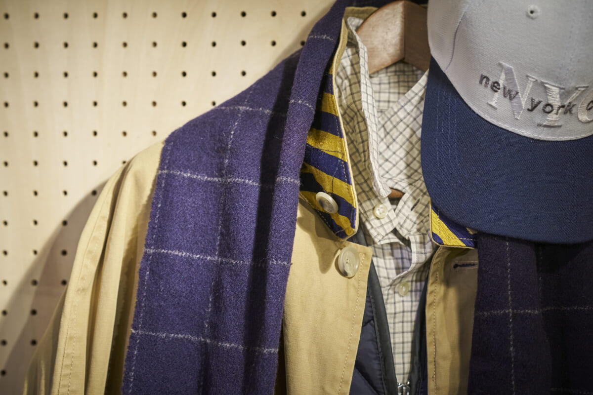 超定番モデルも“普通”で終わらせない。ネイビーブレザーストア・小林英樹さんが作るホリデースタイル