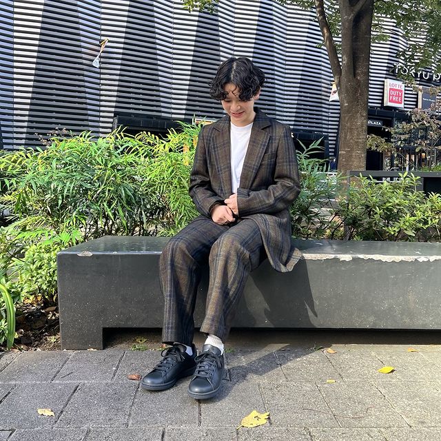 【レディース】コートやジャケットに合わせる「スニーカー」コーデ特集