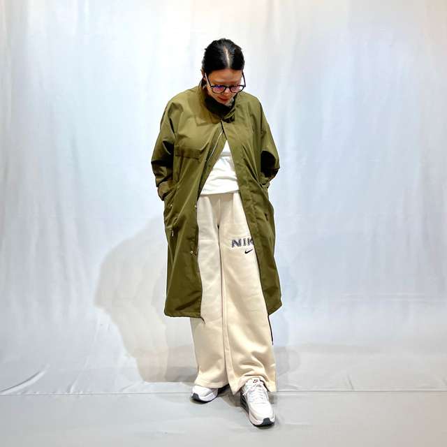 【レディース】コートやジャケットに合わせる「スニーカー」コーデ特集