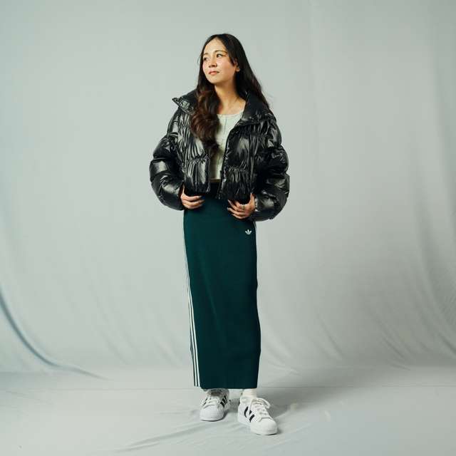 【レディース】コートやジャケットに合わせる「スニーカー」コーデ特集