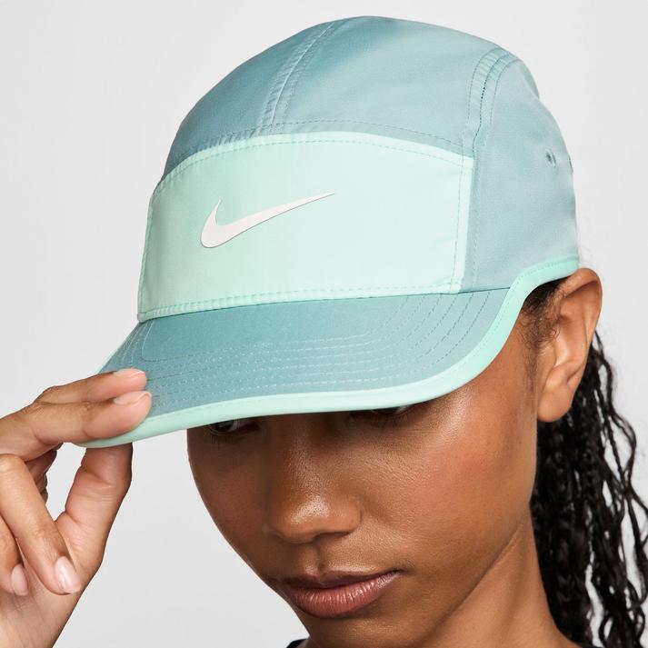 【2026年】快適さとオシャレを両立！ レディース向けの冬～春用ランニングウェアの選び方