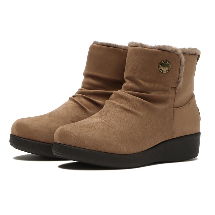 タイツ×靴下の重ね履きで普段とは違う印象に。寒い季節に楽しめるオシャレな履きこなし術