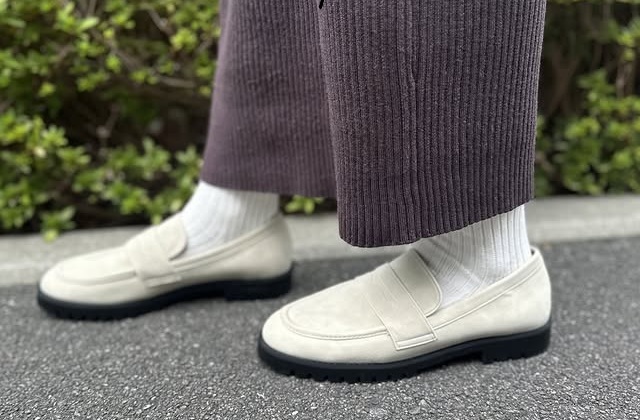 「スニーカーローファー」の人気は今年も継続！ 魅力と失敗しない着こなし術