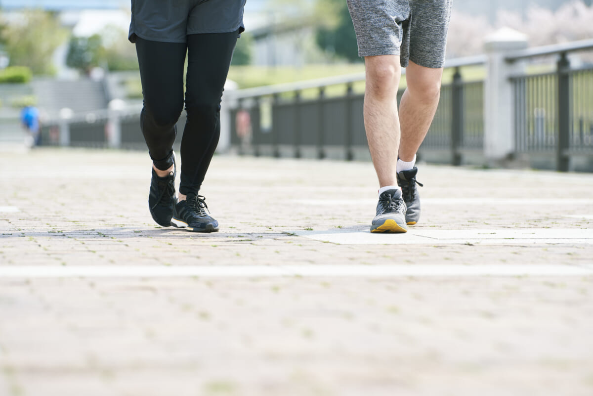 春の「ウォーキング」を楽しむ靴選びのポイントと花粉症対策