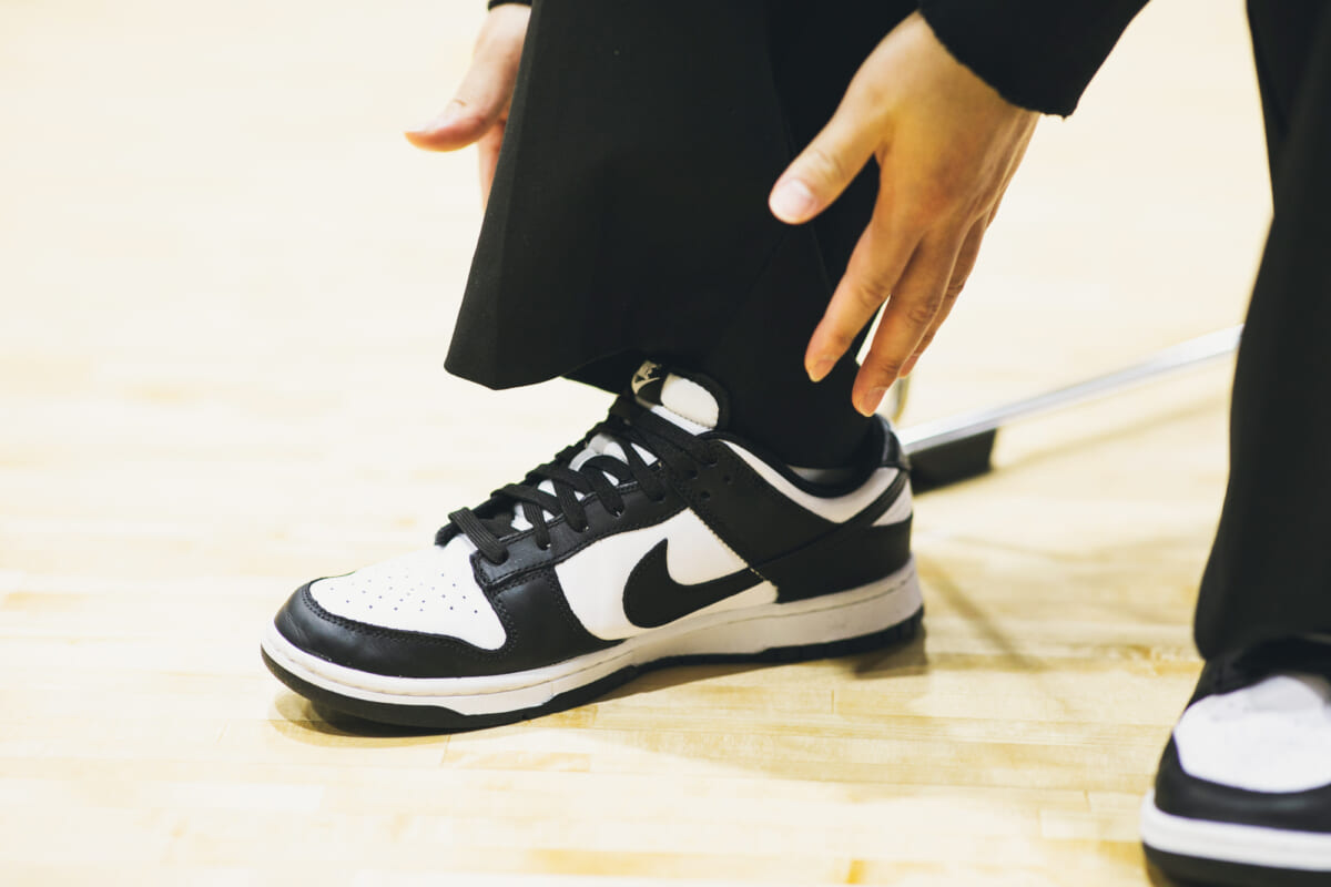 「相手にタイムアウトを取らせる3点が好き」ライジングゼファーフクオカ・狩野祐介が選んだ黒白ダンク『僕をつくった、あの1足。』 「相手にタイムアウトを取らせる3点が好き」ライジングゼファーフクオカ・狩野祐介が選んだ黒白ダンク『僕をつくった、あの1足。』