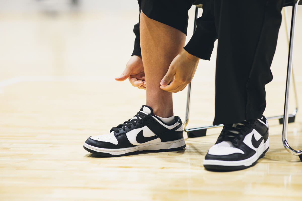 「相手にタイムアウトを取らせる3点が好き」ライジングゼファーフクオカ・狩野祐介が選んだ黒白ダンク『僕をつくった、あの1足。』 「相手にタイムアウトを取らせる3点が好き」ライジングゼファーフクオカ・狩野祐介が選んだ黒白ダンク『僕をつくった、あの1足。』