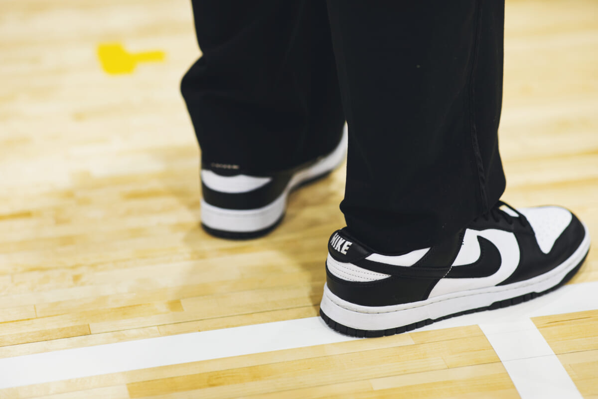 「相手にタイムアウトを取らせる3点が好き」ライジングゼファーフクオカ・狩野祐介が選んだ黒白ダンク『僕をつくった、あの1足。』 「相手にタイムアウトを取らせる3点が好き」ライジングゼファーフクオカ・狩野祐介が選んだ黒白ダンク『僕をつくった、あの1足。』