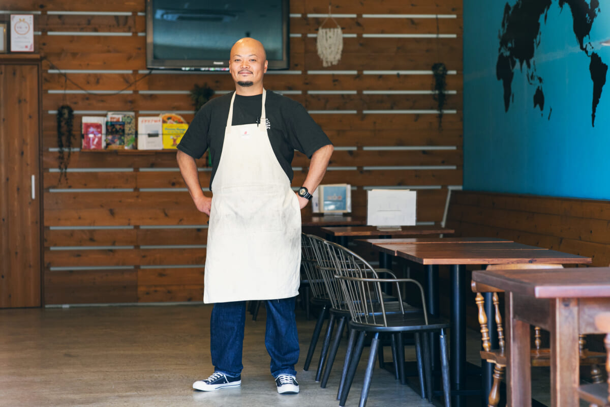 小学生から決めていた美容師の仕事。PARK中津店・河野悠利の足元にあったVANS 小学生から決めていた美容師の仕事。PARK中津店・河野悠利の足元にあったVANS