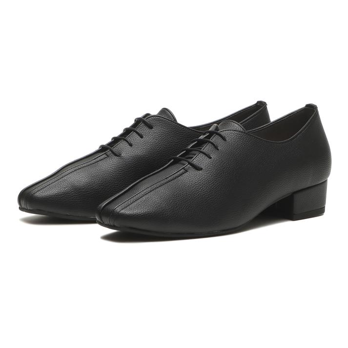 骨格ナチュラルの人に似合う靴は？ ボリューム感とカジュアルさがコーデを決める秘訣！