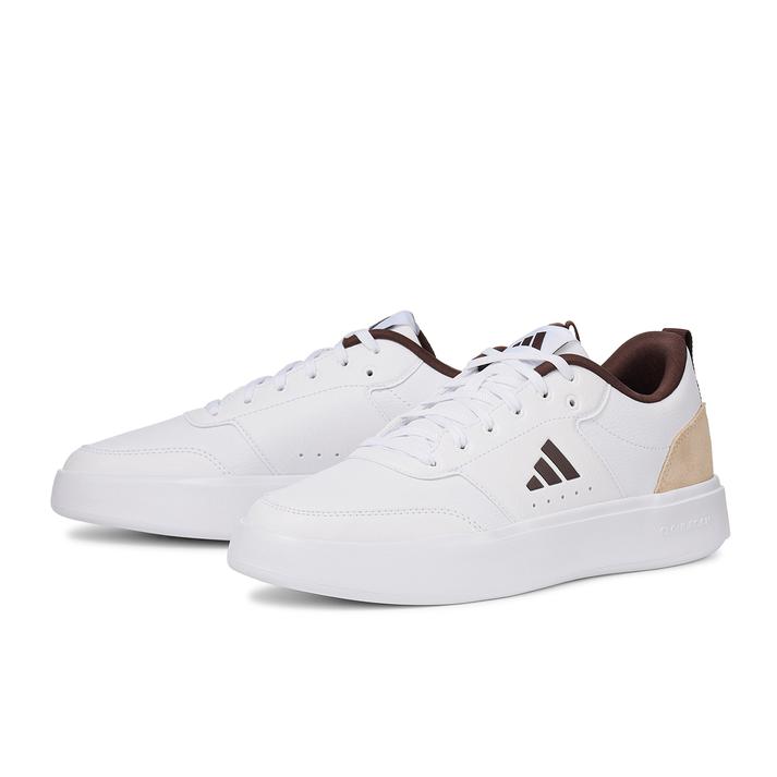 骨格ナチュラルの人に似合う靴は？ ボリューム感とカジュアルさがコーデを決める秘訣！