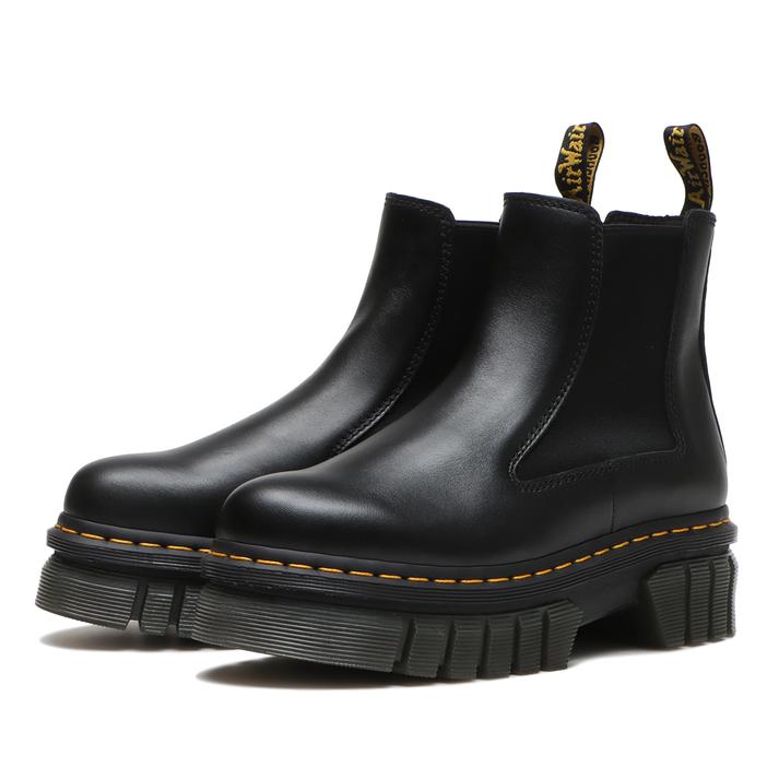 骨格ナチュラルの人に似合う靴は？ ボリューム感とカジュアルさがコーデを決める秘訣！