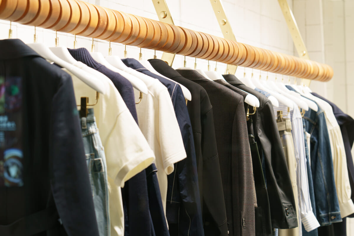 骨格ストレートの人に似合う靴は？ 「シンプル」が選び方のコツ