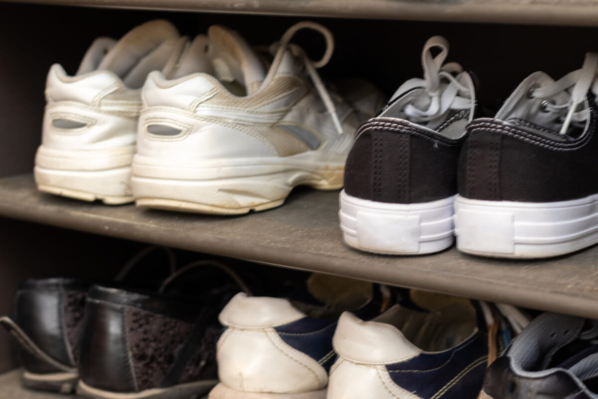 靴にカビが生える原因は？靴に生えたカビ取りの手順とカビを防ぐお手入れ術
