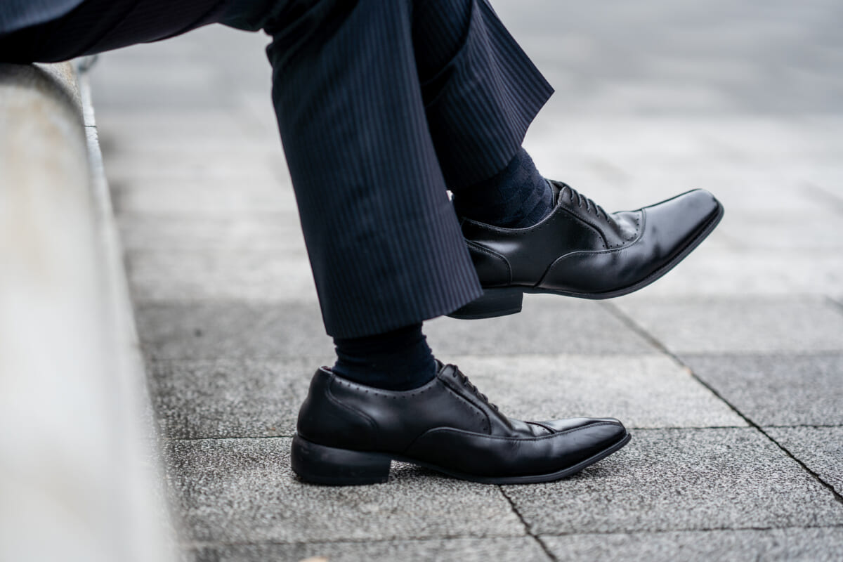 新品の革靴で足が痛い! 足になじませてトラブルを防ぐ6つのコツ 新品の革靴で足が痛い! 足になじませてトラブルを防ぐ6つのコツ