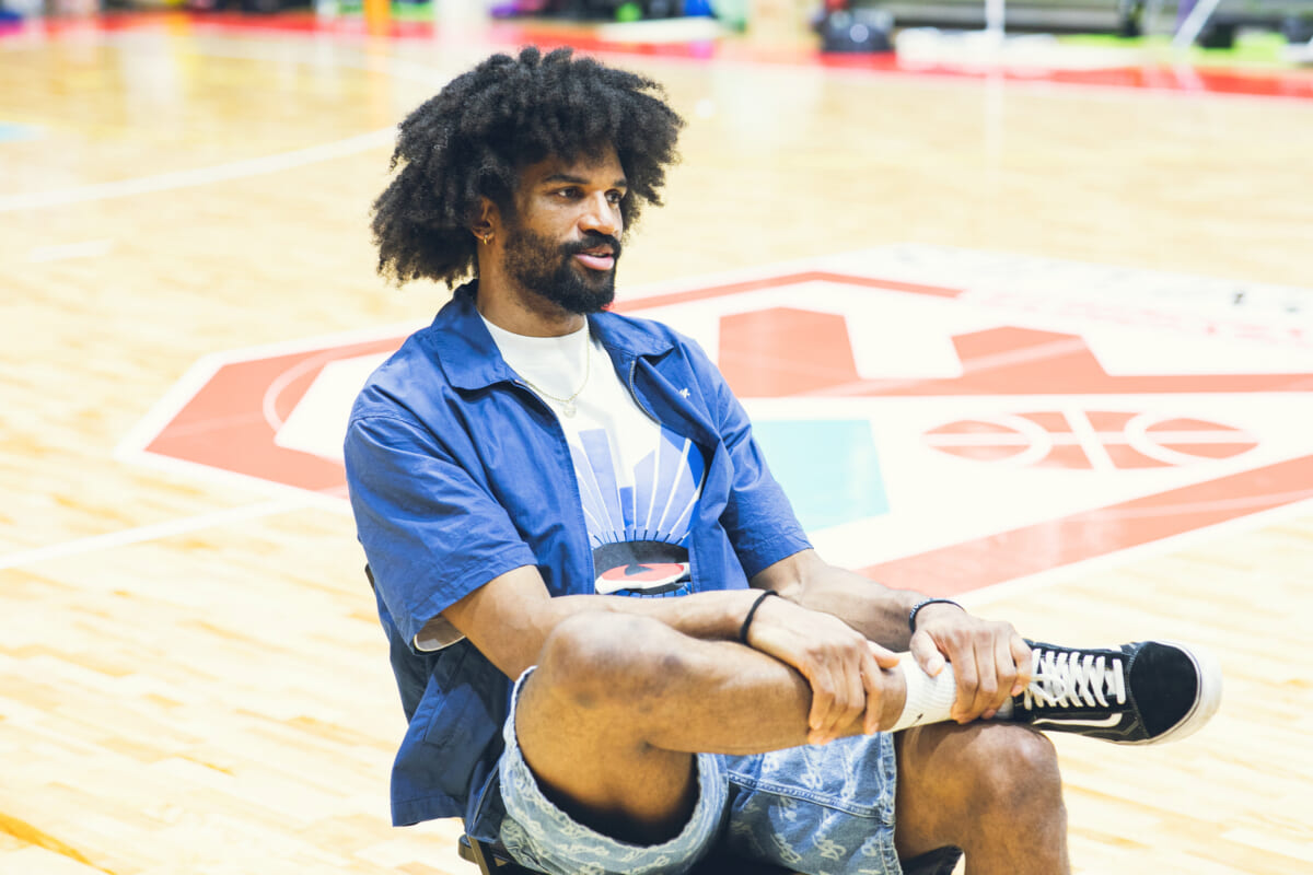 「気にしすぎなくていい。でも、自分は曲げるな」広島ドラゴンフライズ・ドウェイン・エバンスの宝物『僕をつくった、あの1足。』