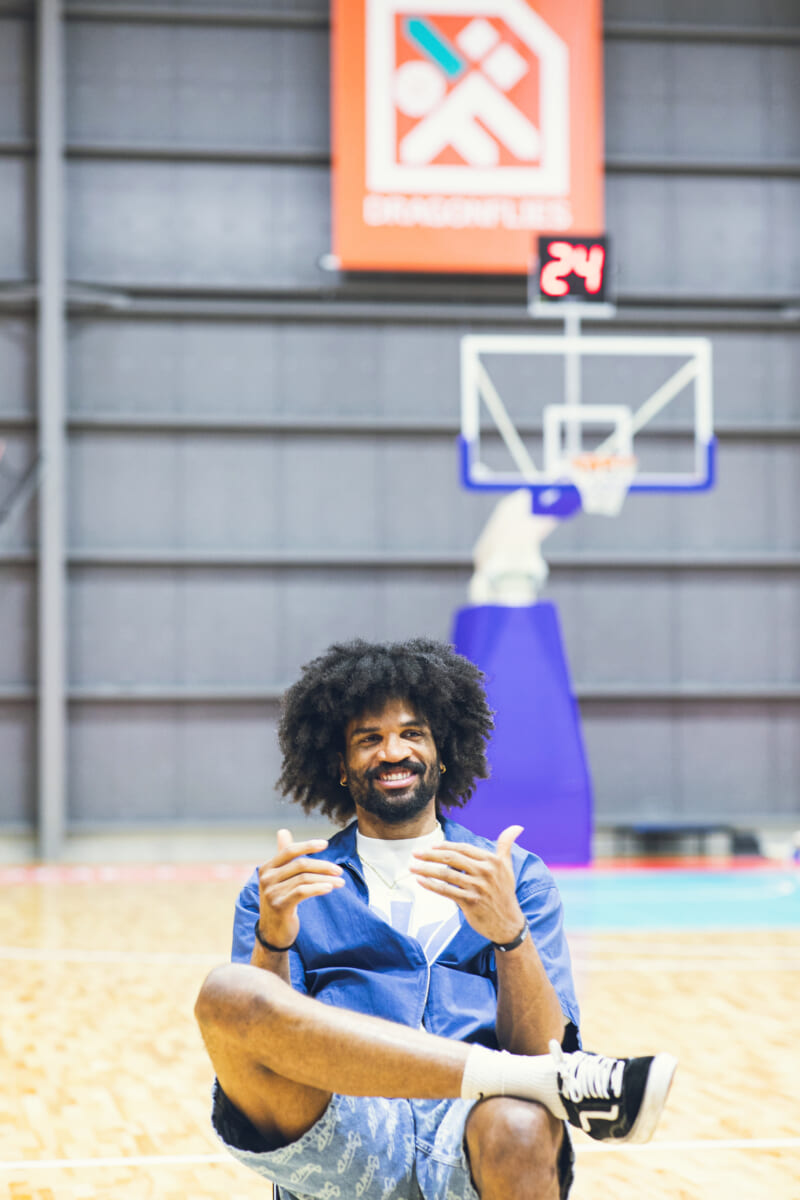 「気にしすぎなくていい。でも、自分は曲げるな」広島ドラゴンフライズ・ドウェイン・エバンスの宝物『僕をつくった、あの1足。』