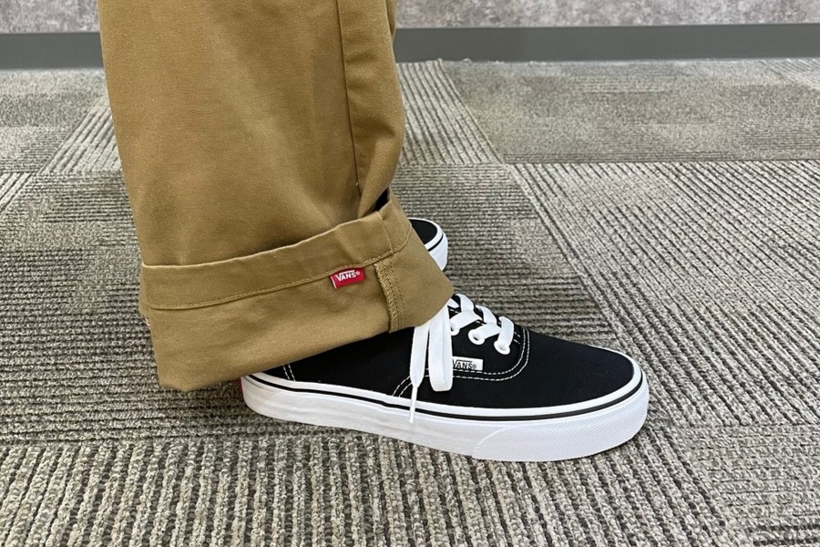 ヴァンズ(VANS)の定番「オーセンティック」のコーデのコツ。シンプルだからこそ試される取り入れ方 ヴァンズ(VANS)の定番「オーセンティック」のコーデのコツ。シンプルだからこそ試される取り入れ方