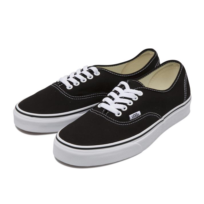 ヴァンズ(VANS)の定番「オーセンティック」のコーデのコツ。シンプルだからこそ試される取り入れ方 ヴァンズ(VANS)の定番「オーセンティック」のコーデのコツ。シンプルだからこそ試される取り入れ方